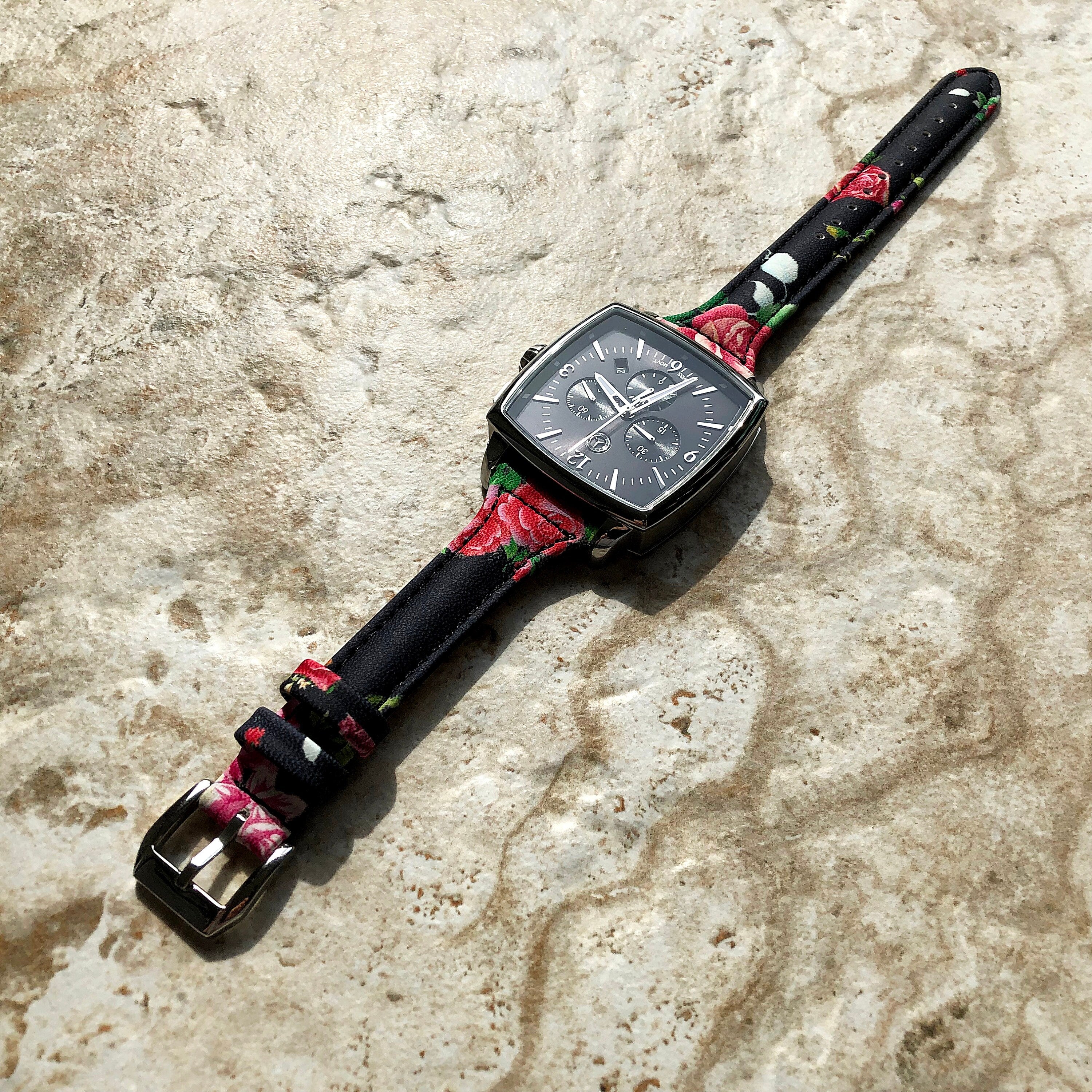 22mm Red Roses Slim and Elegant Soft Leather Watch Strap Band for Wrist Hand Watches Quick Release Pins Included Easy and Ready to Attach